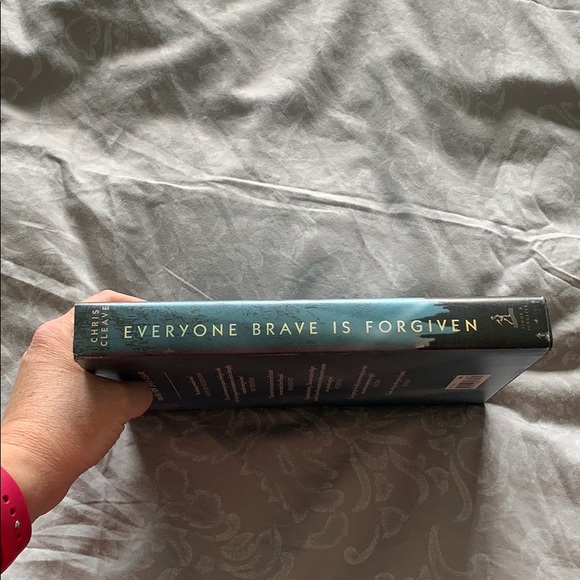 🔥3/$10 Everyone Brave is Forgiven by Chris Cleave - Picture 4 of 8